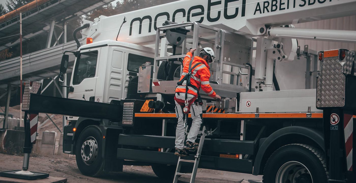 Innovative High-Tech Workwear
